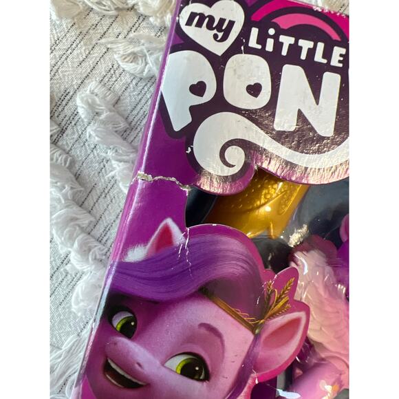 My Little Pony: A New Generation Movie Crystal Adventure Mini - Princess Petals - Picture 2 of 7